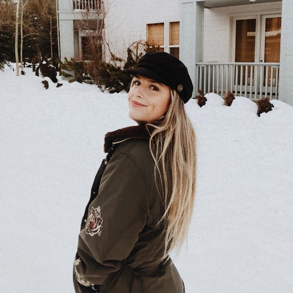 Meet your Posher, Krystal - Picture 1 of 1